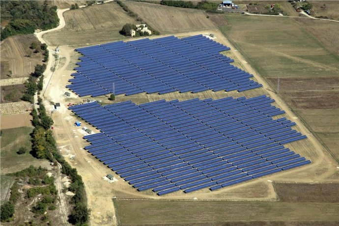Parques fotovoltaico de Cerchio (L'Aquila).