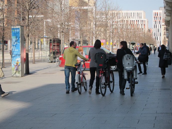 Las Bicicletas Son Habituales En Las Aceras