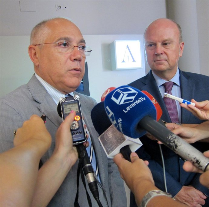 El Rector De La UPV, Juan Juliá, Atiende A Los Medios Junto Al Conseller M.Buch.