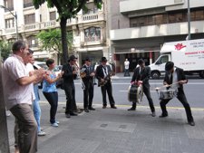 Los Representantes De Los Municipios Participantes Con La Banda 'Granujas'