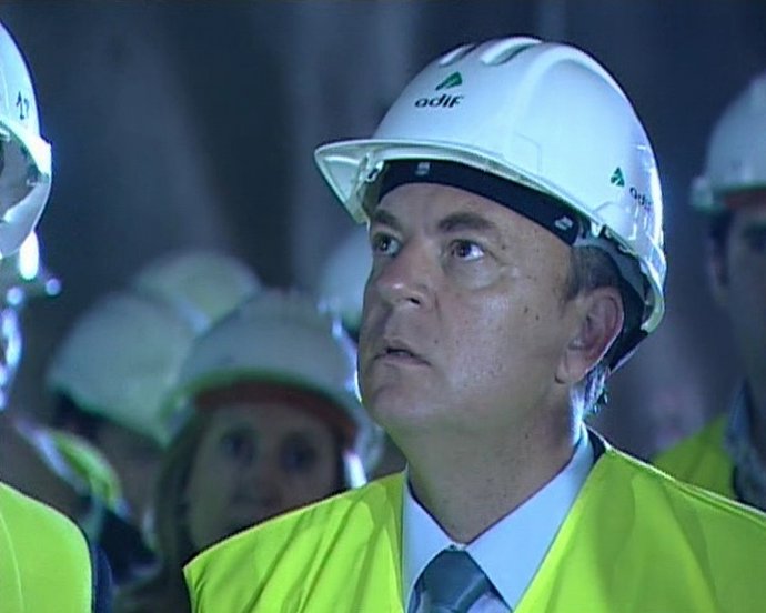 Monago visita las obras del tunel de Santa Marina