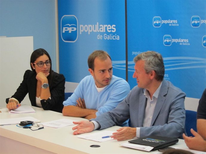 El secretario general del PPdeG con el líder de NN.XX, Javier Dorado