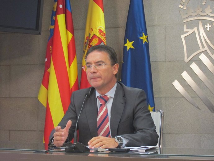 El Conseller De Gobernación, Serafín Castellano, En Rueda De Prensa
