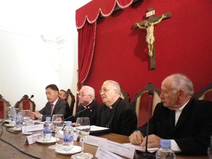 Marcos Martínez, Agustín Hevia y Julián López durante la inauguración