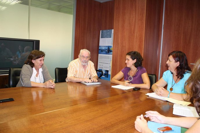 Imagen del encuentro entre Meyer y los vecinos de Santa Teresa