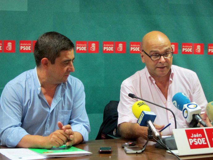 Francisco Reyes Y Manuel Fernández Palomino En Rueda De Prensa.