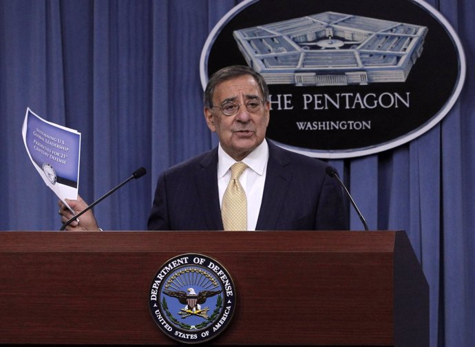 El Secretario De Defensa De Estados Unidos, Leon Panetta, 