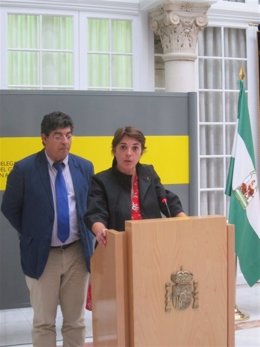 Consejera de Fomento y Vivienda, Elena Cortés, y vicepresidente Diego Valderas