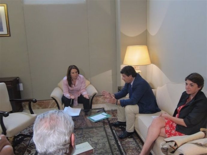 Reunión de Carmen Crespo, Diego Valderas y Elena Coités