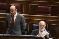De Guindos lamenta la comercialización "incorrecta" de preferentes desde 2008 y dice que no se repetirá