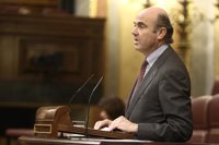 Economía.- Guindos aplaude la decisión del Constitucional alemán y vincula la caída de la prima con el anuncio del BCE