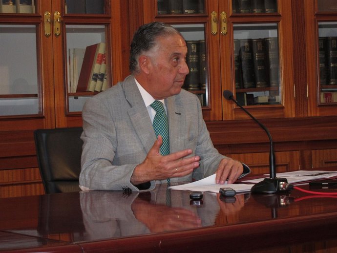 El Subdelegado Del Gobierno En Huelva, Enrique Pérez Viguera. 