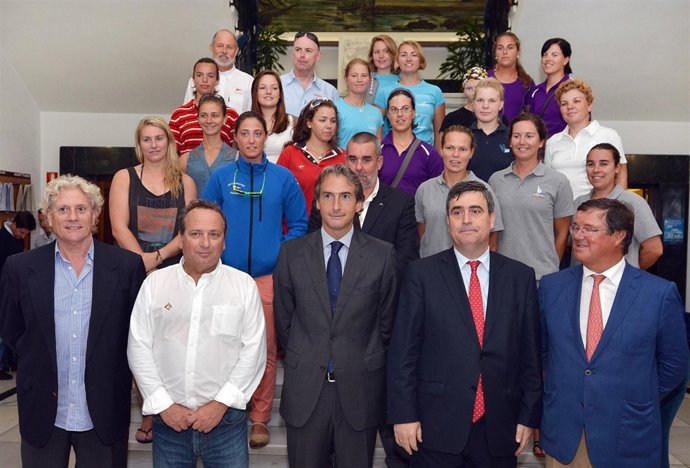 De la Serna y Cardenal en la recepción de los participantes