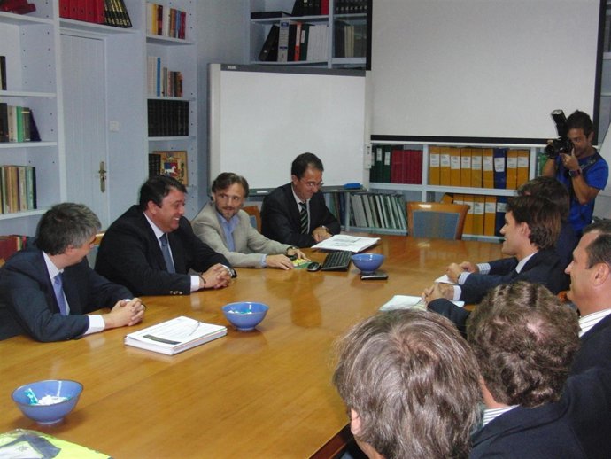 El Delegado De La Junta De Andalucía En Huelva, José Fiscal, En Ence. 