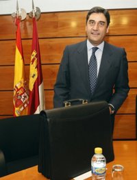 Echániz: "Con el esfuerzo de todos estamos logrando una gran y eficiente sanidad pública y las encuestas lo certifican"