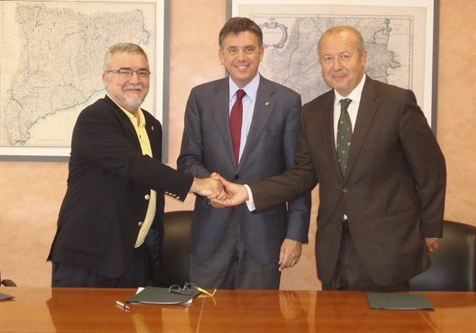 El Conseller Ll.Recoder Firma Convenio Con SMC Y BSC
