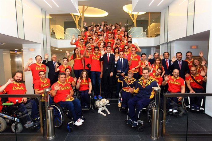 Los deportistas paralímpicos, recibidos en la sede de Libery Seguros