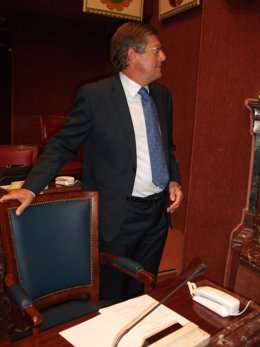 El consejero y vicepresidente económico Juan Bernal en la Asamblea Regional
