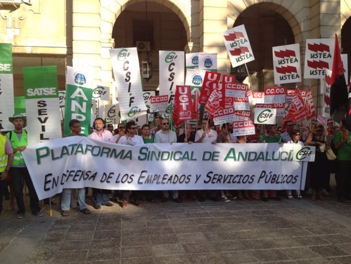 Sindicatos de empleados públicos en la concetración de Sevilla