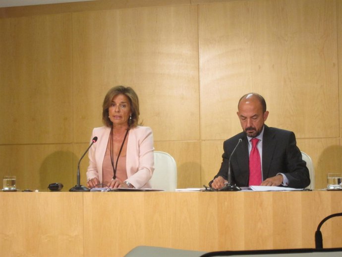 Botella En La Rueda Posterior A La Junta De Gobierno Del Ayuntamiento