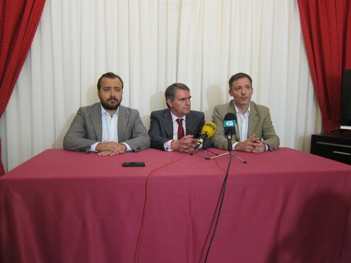 Rafael Cuíña, Xoan Carlos Bascuas Y Miguel Barros, En Rueda De Prensa De Cxg
