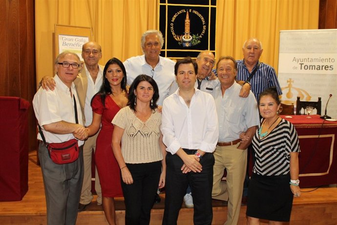 Presentación de la gala benéfica organizada por el Ayuntamiento de Tomares