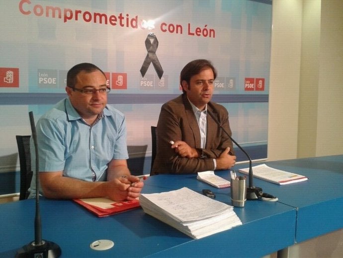 El secretario general del PSOE de León, Tino Rodríguez, en rueda de prensa