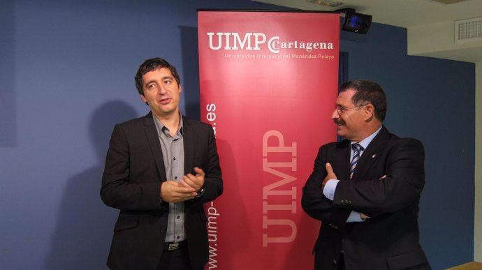 Cruz Junto Al Director Del Centro Permannte De La UIMP En Cartagena