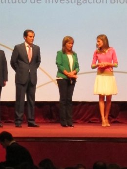 Mato, entre la Princesa de Asturias y el alcalde de Córdoba