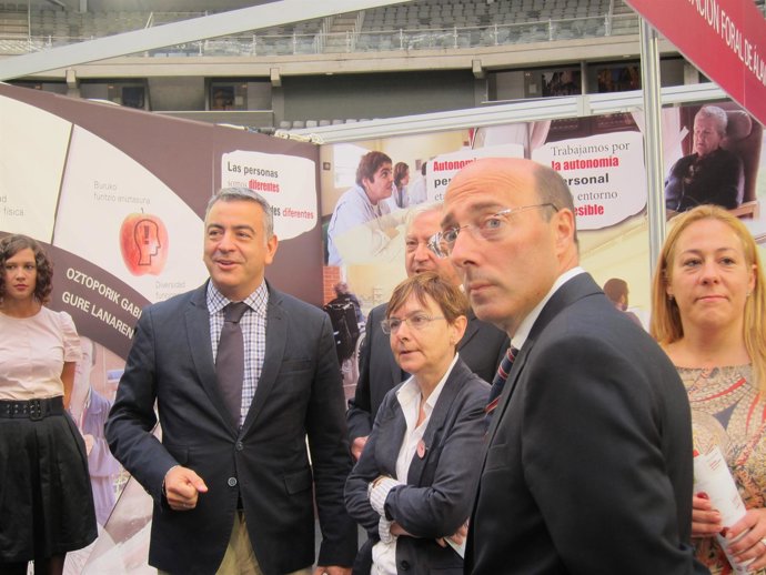 Autoridades visitan el salon sin barreras 