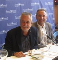 Griñán afirma que el Gobierno le ha trasladado que Andalucía "no tendrá ningún problema" con vencimientos de deuda