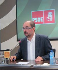 Lambán (PSOE) cree que algunos impagos del Gobierno de Aragón pueden servir "para maquillar" el déficit