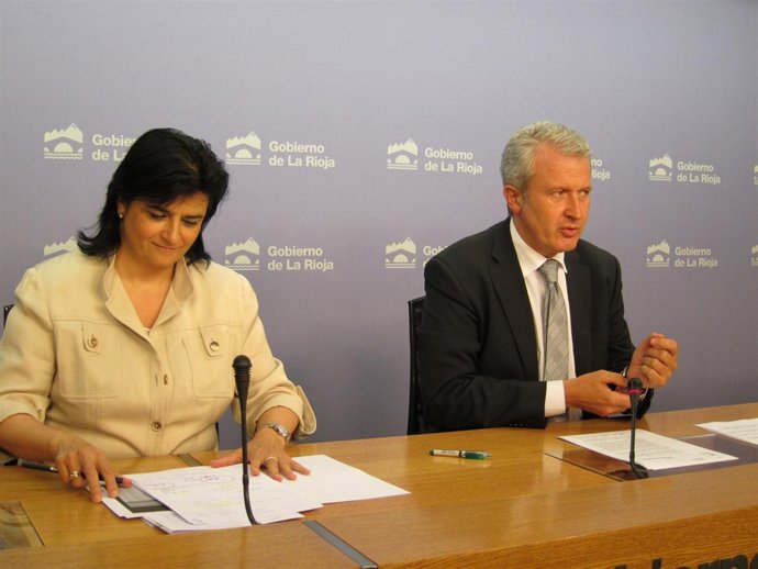 Emilio del Río, portavoz del Gobierno de La Rioja y Concha Arruga, consejera Hac