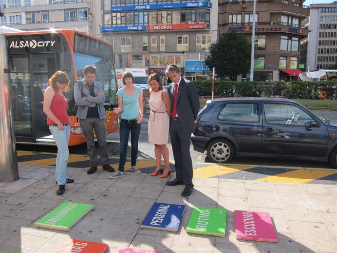 Los alcaldes contemplando la intervención