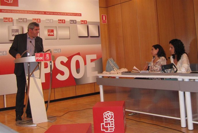 El secretario general del PSCL-PSOE, Julio Villarrubia