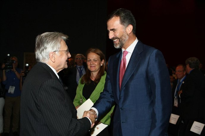 Jean Claude Trichet Y El Príncipe De Asturias En El Alumni Forum De IE Business