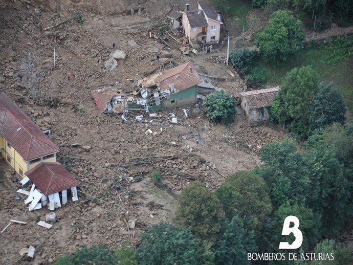 Rotura de canal de agua en Cabrales