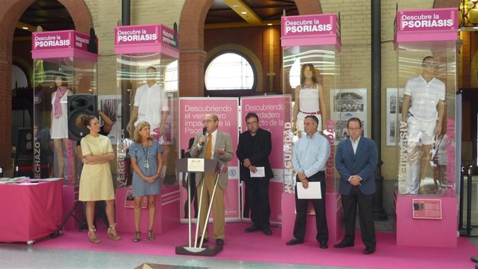 Maniquíes que reproducen las lesiones que provoca la psoriasis