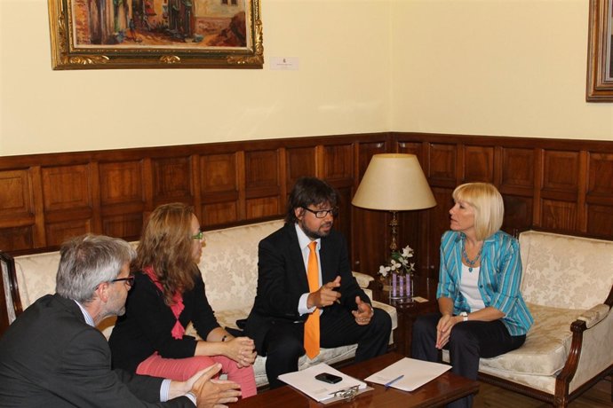 I.Manso (Subdelegada Gobierno), R.Font (Director Transportes Govern)