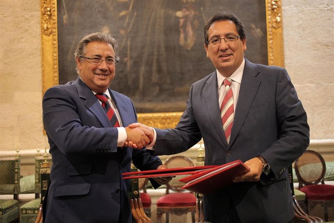 Zoido Y Pulido En La Firma Del Convenio De Colaboración