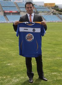 Fútbol.- Luis García (Getafe): "Me gustaría dominar y encerrar al Barça pero no lo he visto hacer a nadie"