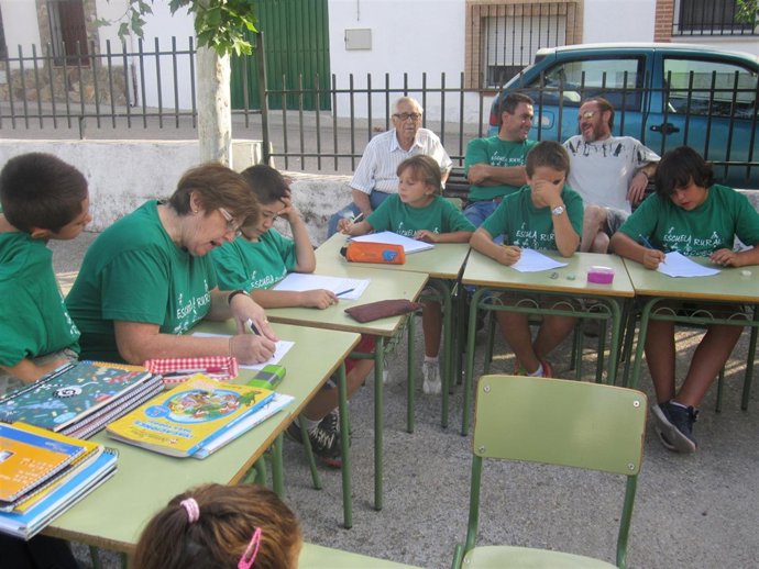 Niños de Garciotun en el parque