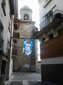 Imagen de la pancarta con el anagrama de ETA retirada en Alsasua