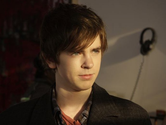 Freddie Highmore en 'El arte de pasar de todo'