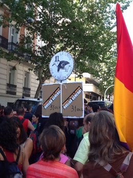 Miembros del sindicato CGT se manifiestan en Madrid