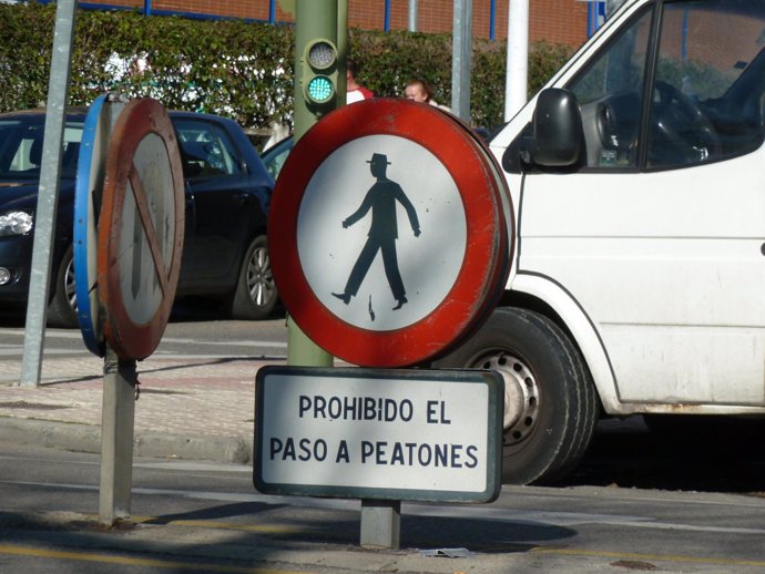 señal paso peatones