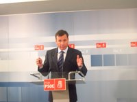 Gómez llama a no ser presos de errores cometidos y a defender a la mayoría ante la "proletarización" de clases medias