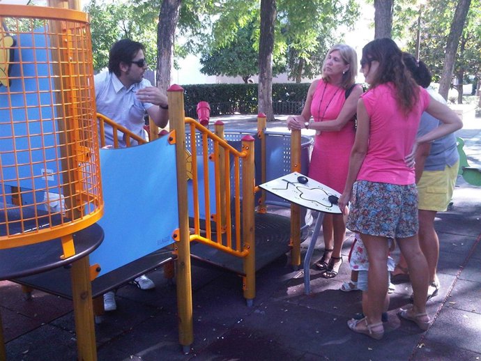 Navarro en un parque infantil