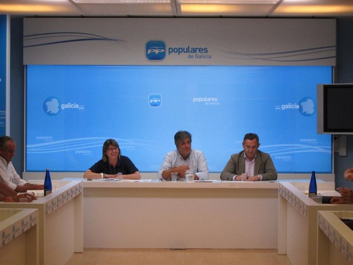 Reunión de Pedro Puy y Rosa Quintana con el sector pesquero para programa del PP