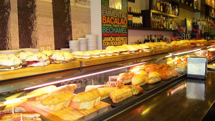 Pinchos En Un Bar